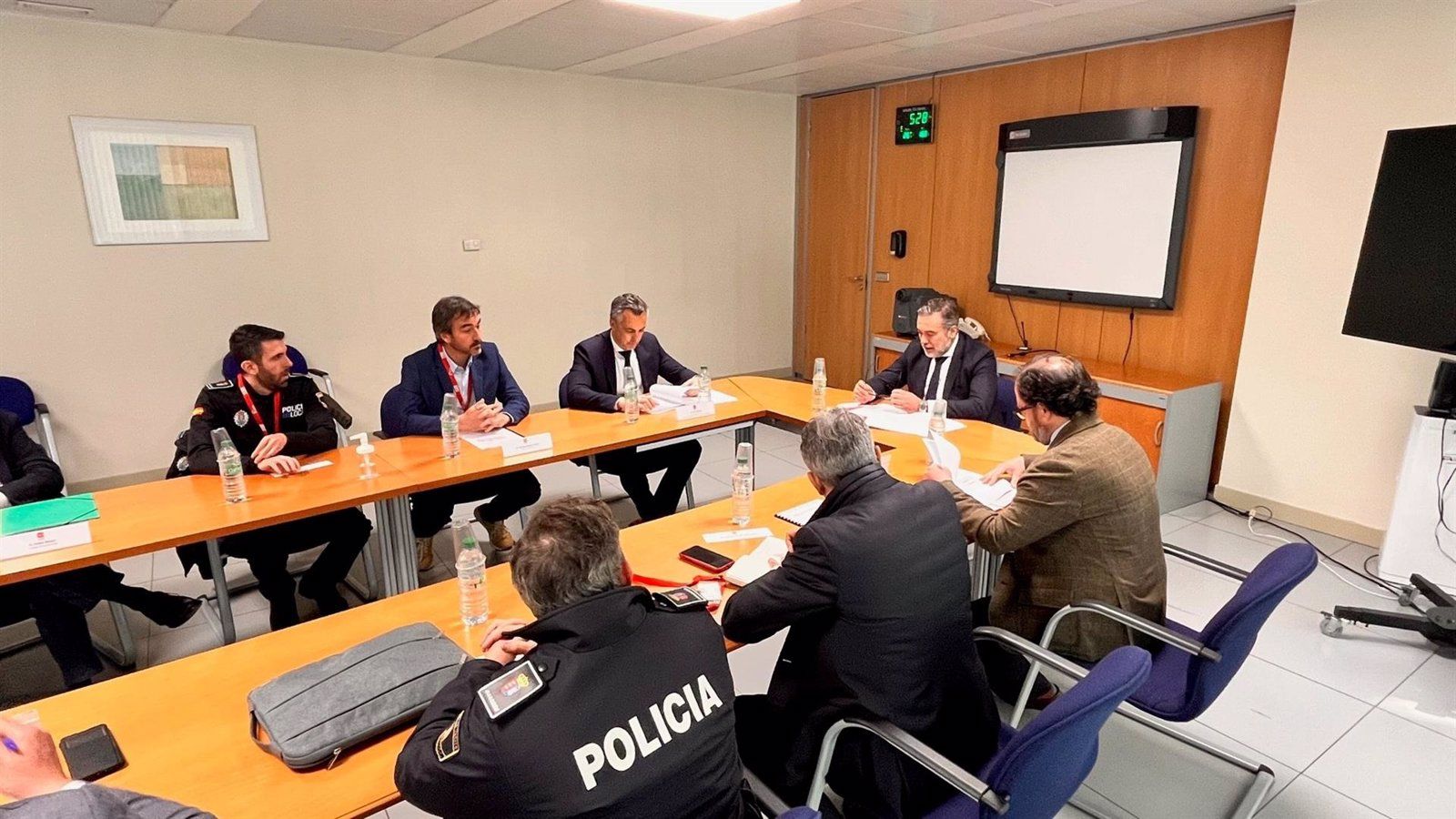 Gobierno de Madrid y municipios del norte de la región avanzan en la coordinación de sus policías locales