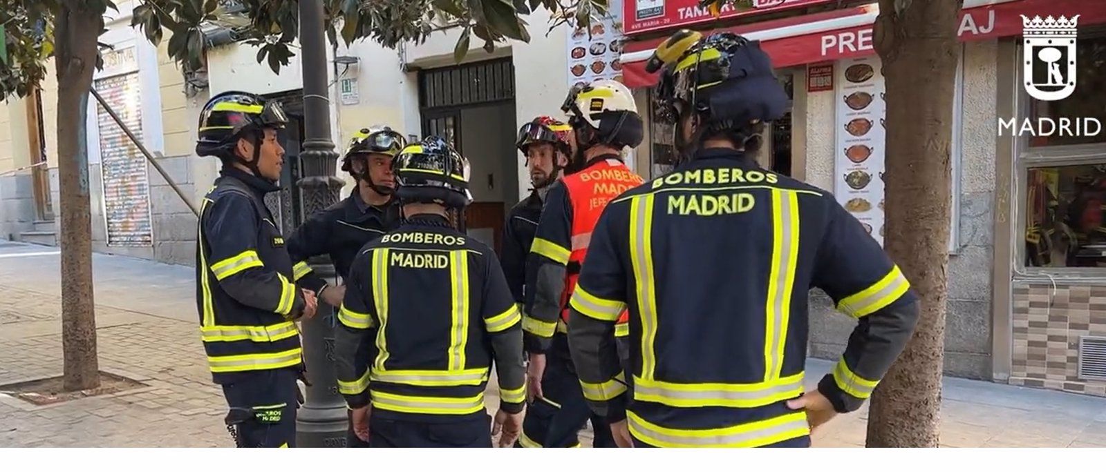 Desalojado un edificio de 20 viviendas en Lavapiés por riesgo grave tras reventarse un pilar de la planta baja Desalojado un edificio de 20 viviendas en Lavapiés por riesgo grave tras reventarse un pilar de la planta baja