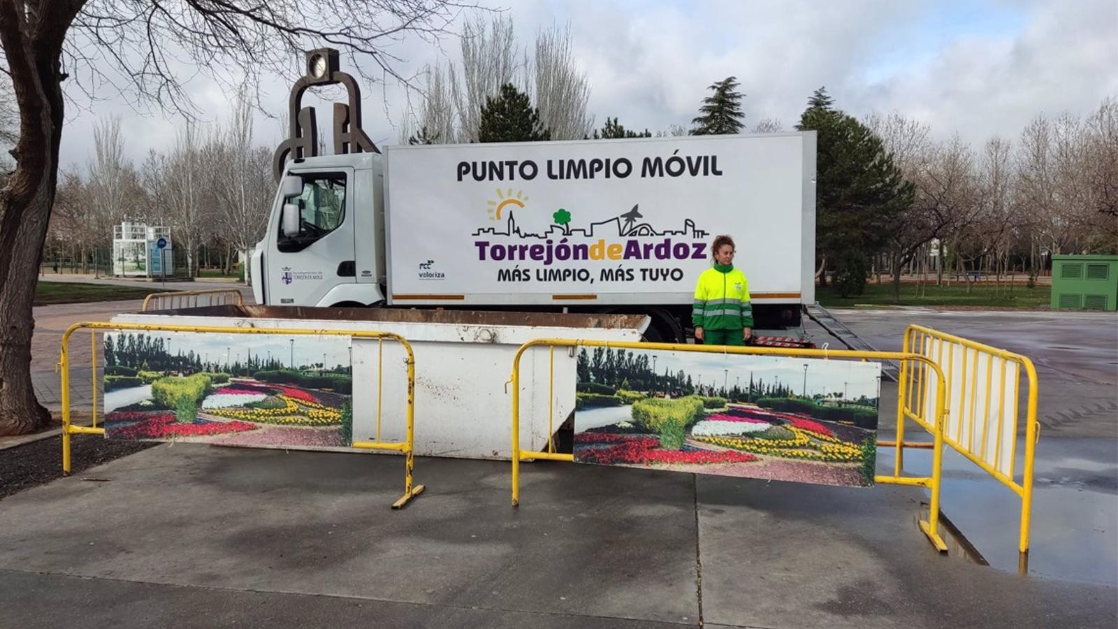 Torrejón instala un nuevo punto limpio los miércoles en el mercadillo municipal