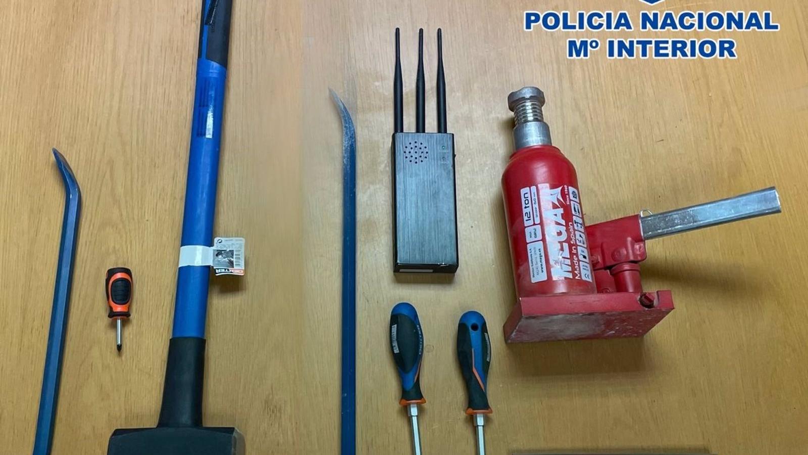 Tres detenidos por robar en un establecimiento de Chamberí mediante el método del butrón