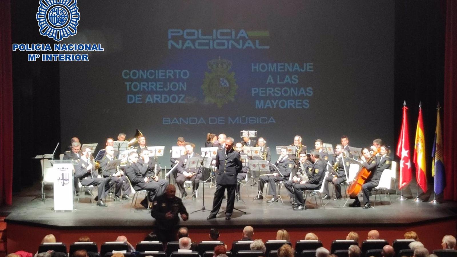 La Banda Sinfónica de la Policía Nacional actúa por primera vez en Torrejón dentro del Plan Mayor Seguridad
