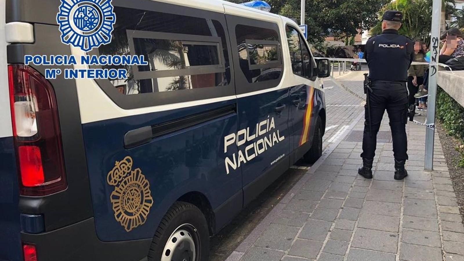 Cuatro detenidos por extorsionar a hombres que habían contratado sus servicios sexuales por Internet