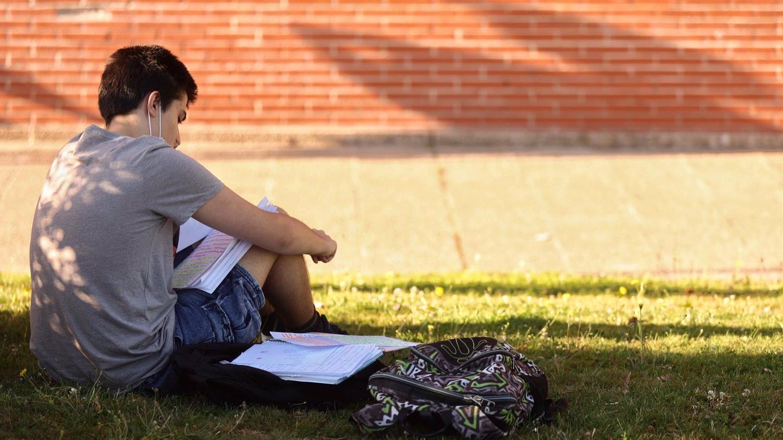 Los alumnos
pueden solicitar ya las becas para el próximo curso