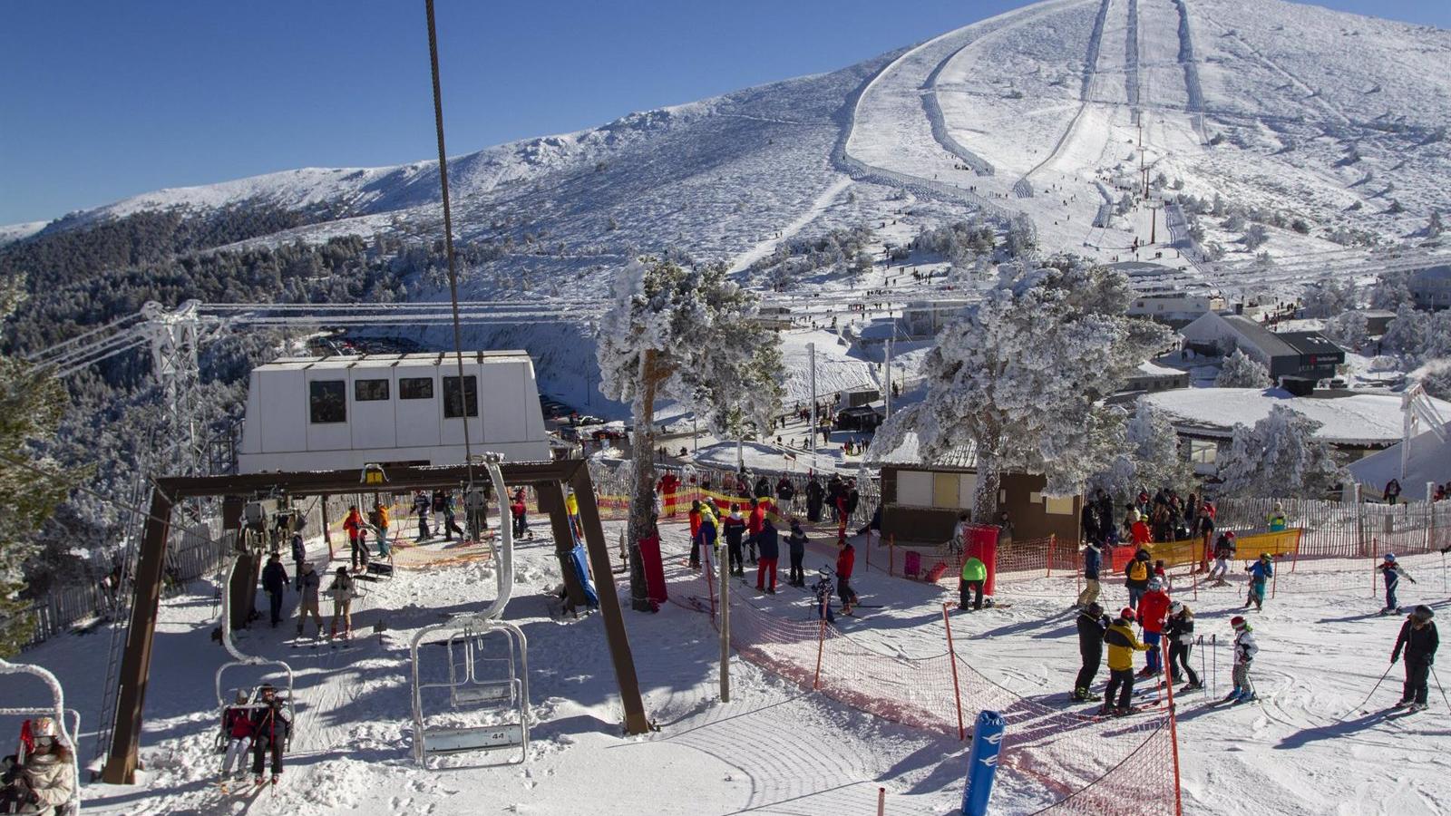 La estación de esquí del Puerto de Navacerrada clausura su temporada "más corta"