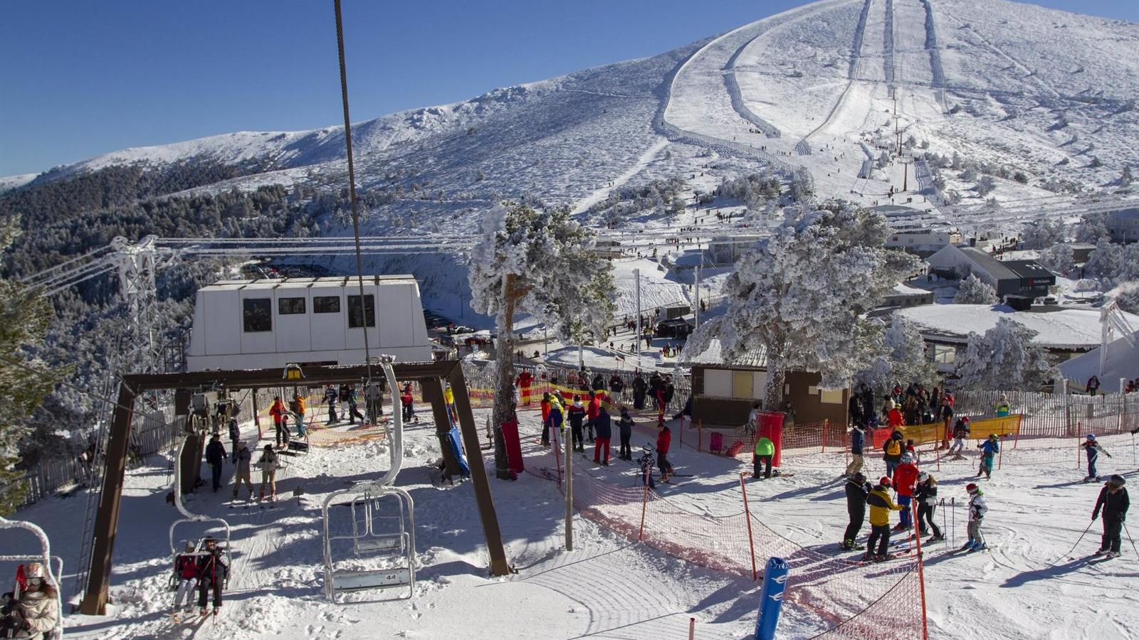 La estación de esquí del Puerto de Navacerrada clausura su temporada &quot;más corta&quot;