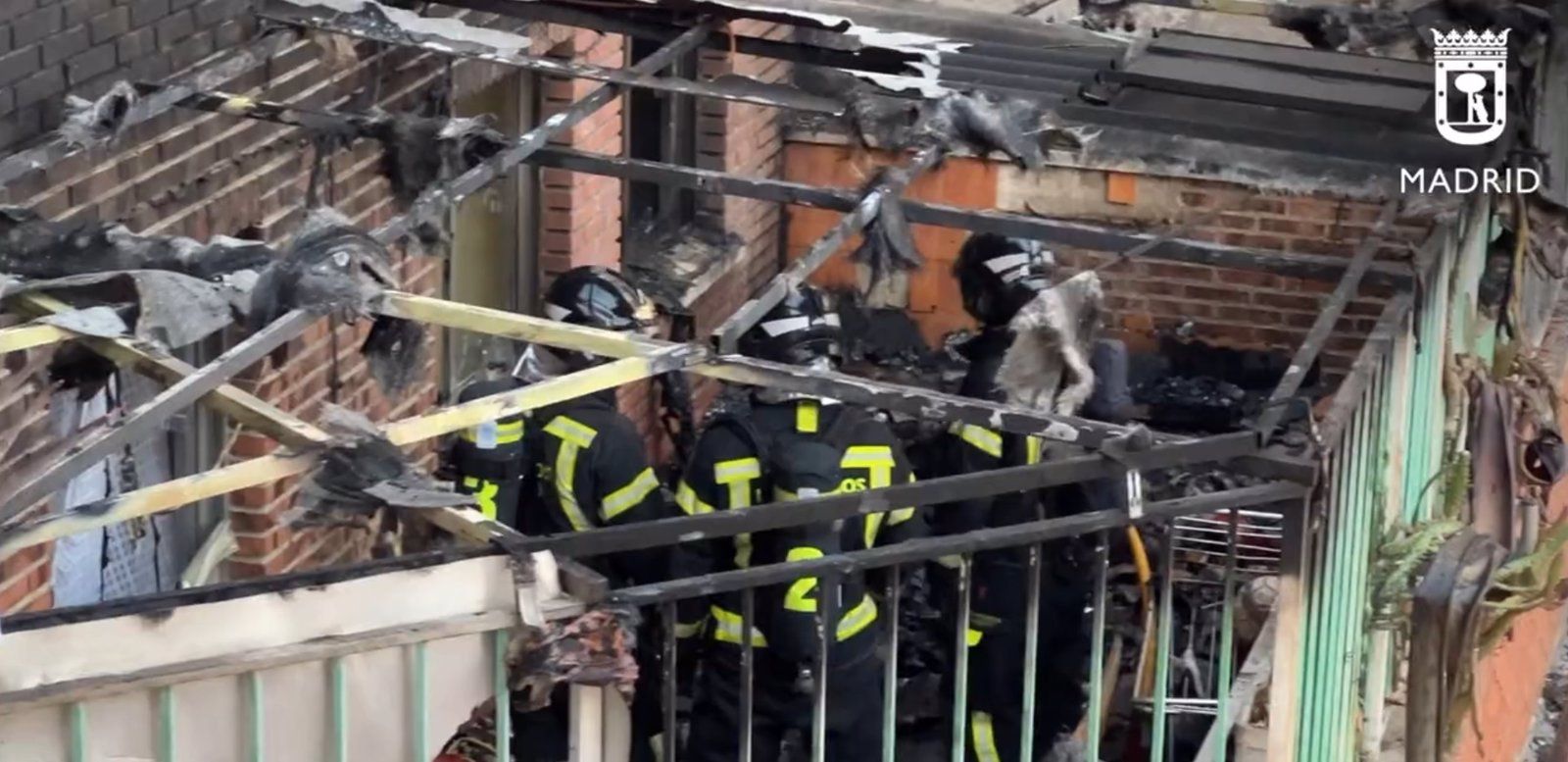 Dos intoxicados sin gravedad por humo a causa de un fuego en una vivienda en Puente de Vallecas
