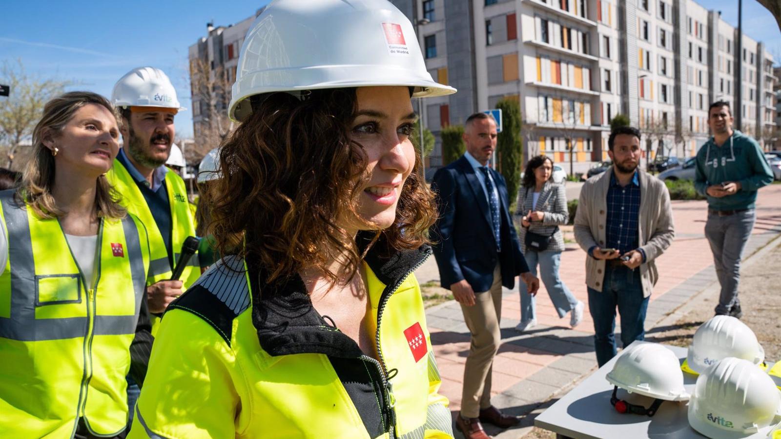 Díaz Ayuso critica que Lobato intente "llamar la atención" a costa de la residencia mayores de Alcalá de Henares Díaz Ayuso critica que Lobato intente "llamar la atención" a costa de la residencia mayores de Alcalá de Henares