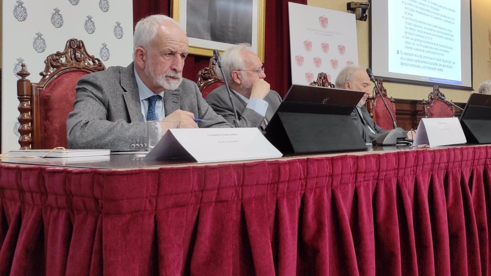 La RAE incluye los cambios de 'solo' en el diccionario panhispánico: "Lo ideal es que nadie lo escriba con tilde"