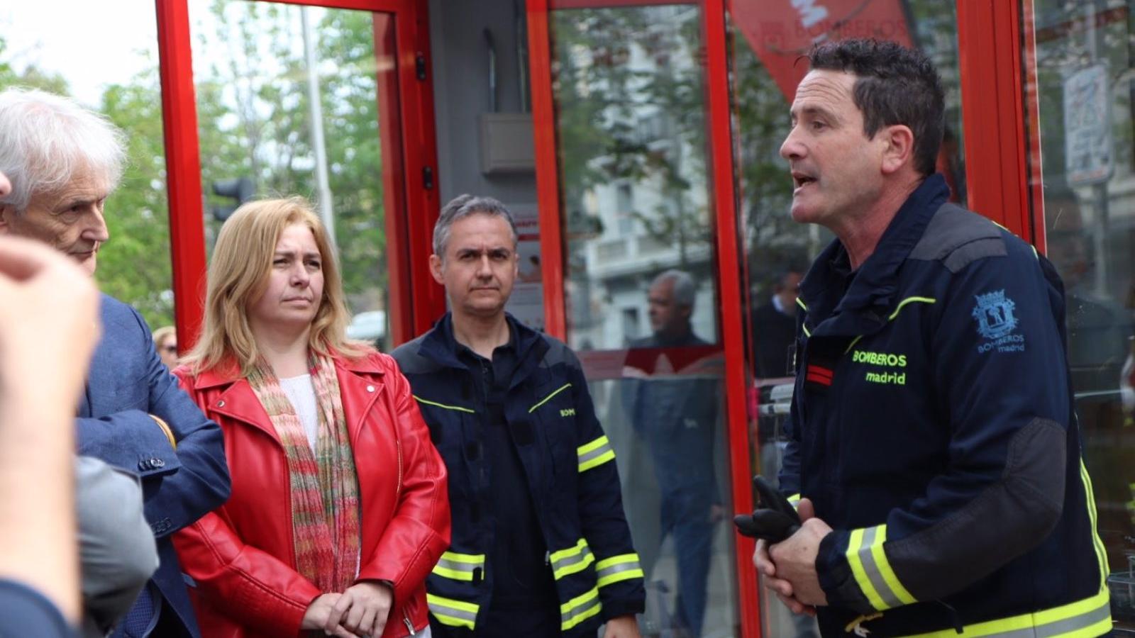 Los Bomberos de Madrid estrenan un aula móvil experimental para enseñar a prevenir incendios y actuar si se producen en casa