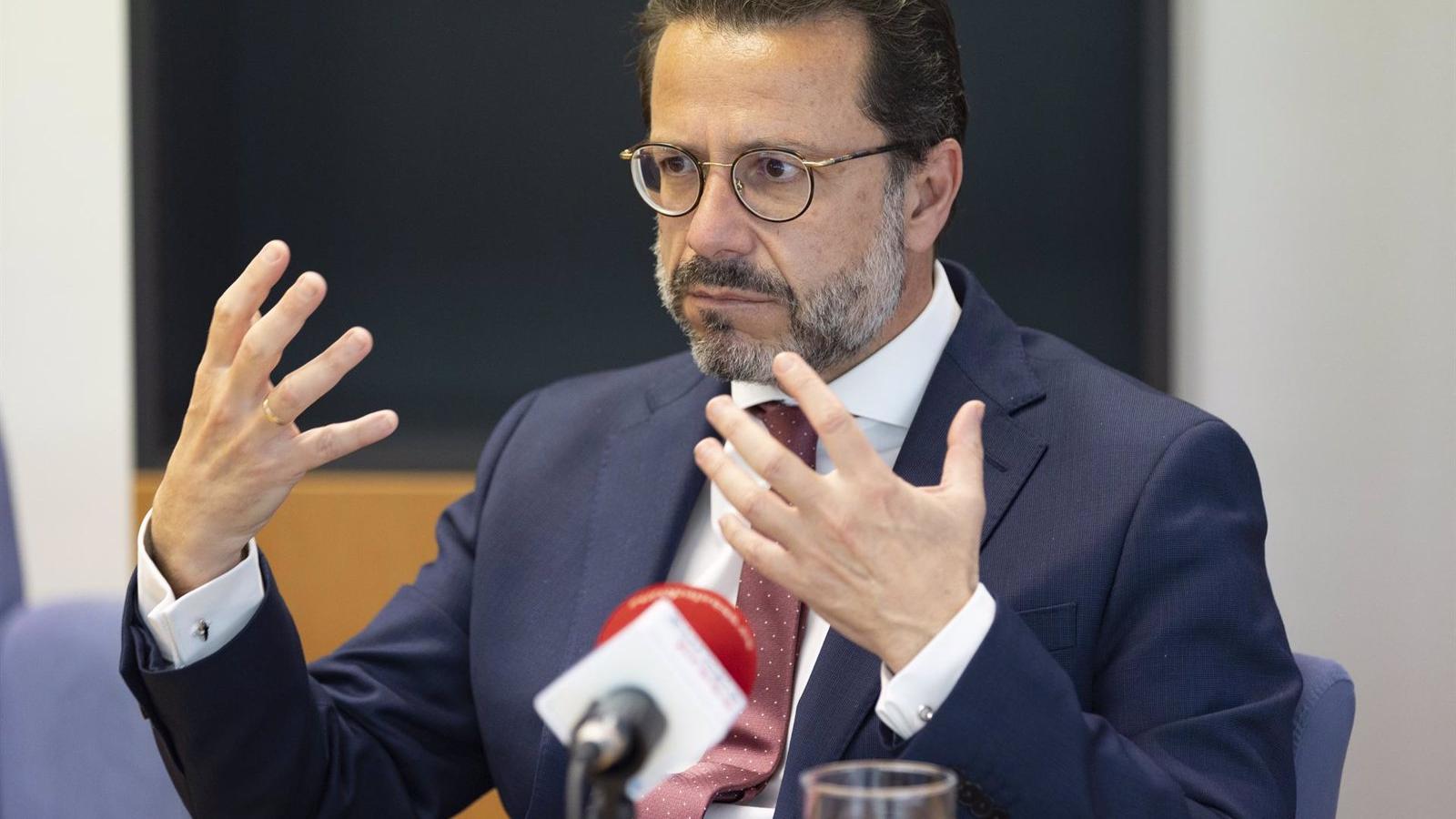 Lasquetty defiende que la jornada laboral de 35 horas para los sanitarios necesita un estudio previo &quot;serio y profundo 