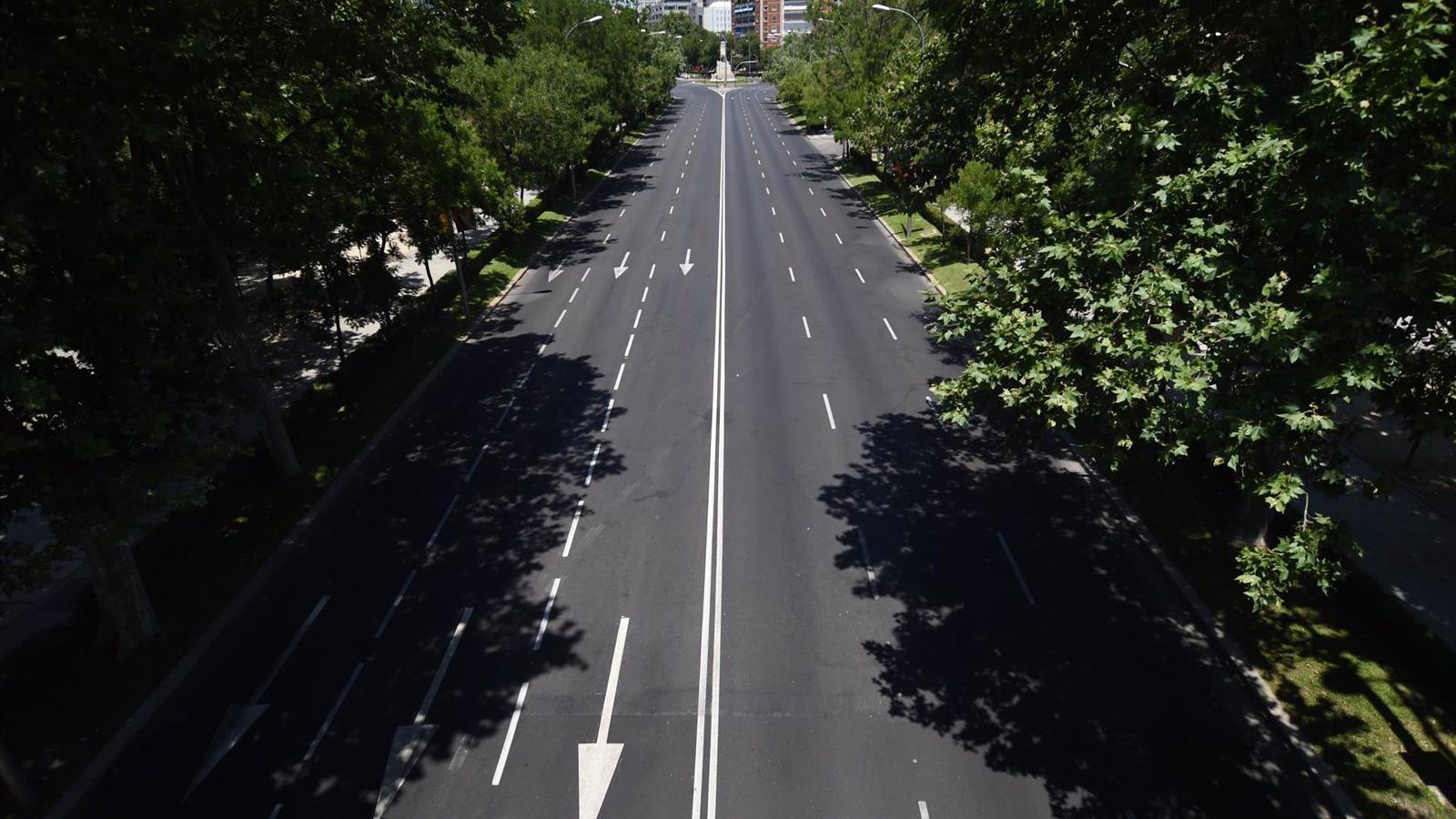 Abren los 4,4 km de carril bici en el Paseo de la Castellana entre Plaza de Castilla y Nuevos Ministerios
