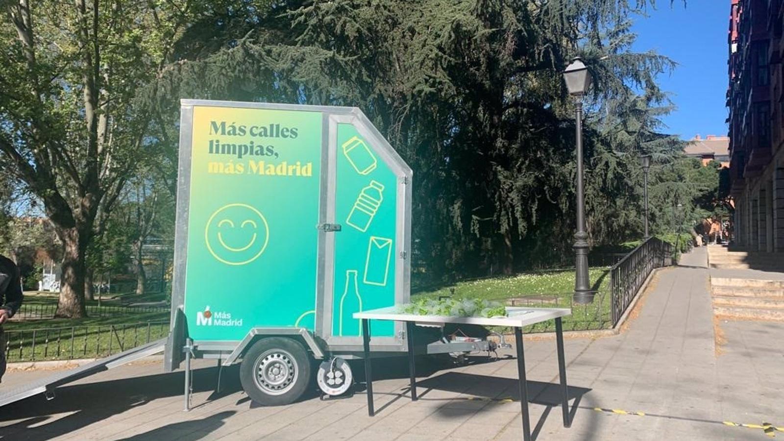Más Madrid propone crear un sistema de reciclaje portátil en la región donde intercambiarán envases por productos verdes