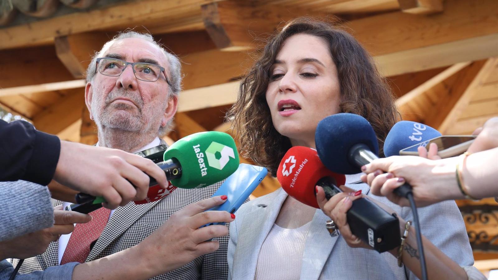 Díaz Ayuso estudia actuaciones para evitar que la estación de esquí de Navacerrada cierre por el "sectarismo" del Gobierno