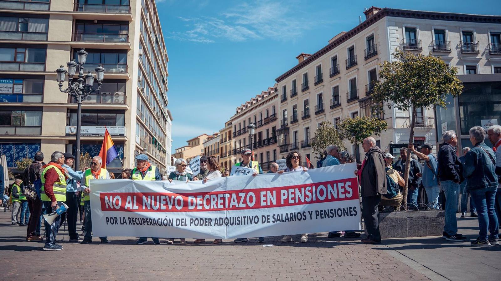 Los pensionistas se movilizan en Madrid contra la reforma del Gobierno aprobada en marzo