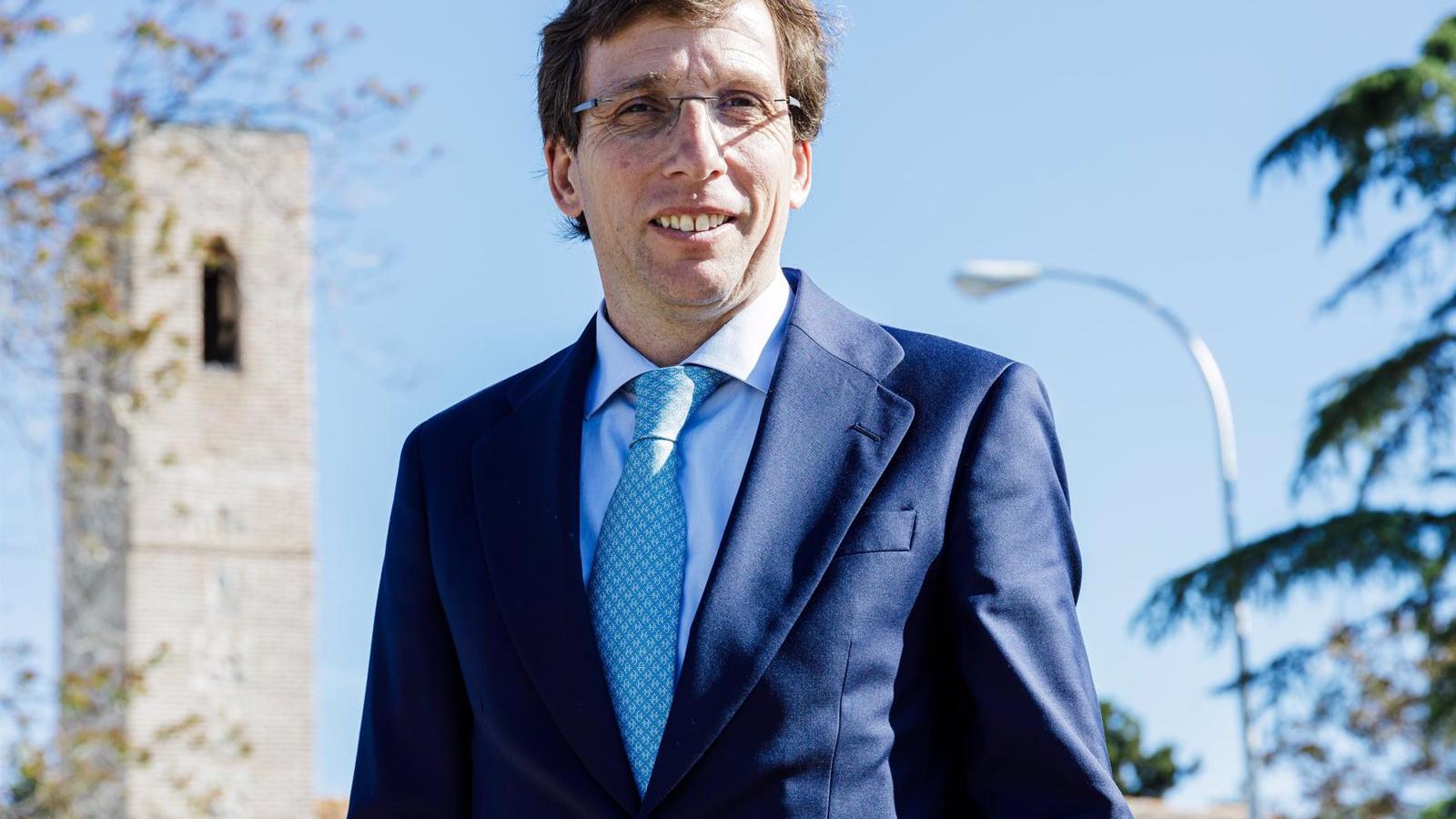 Martínez-Almeida celebra que la final del Mundial 2030 tenga lugar en Madrid