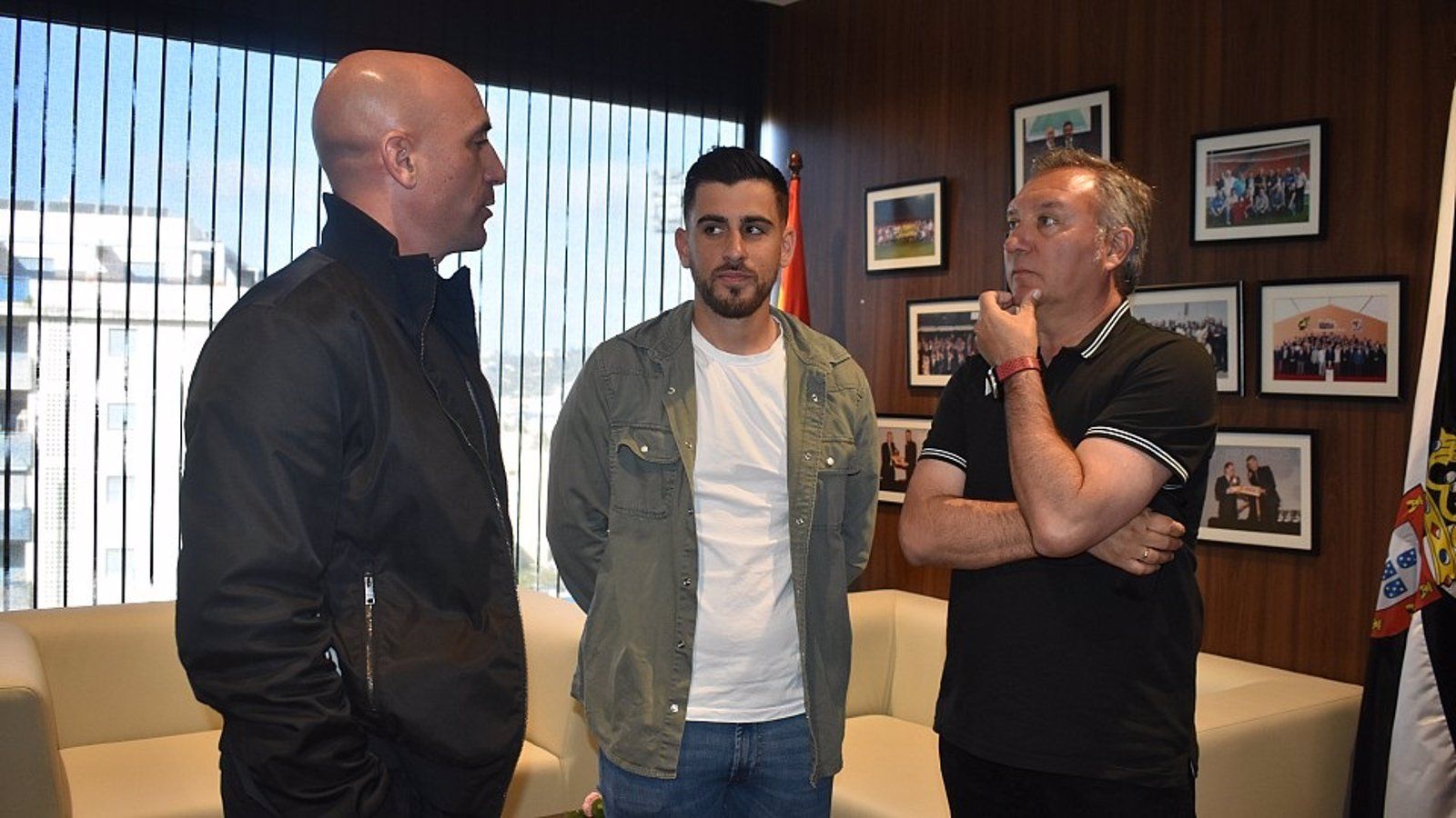 Rubiales y Medina Cantalejo visitan en Ceuta al árbitro agredido en un partido de juveniles