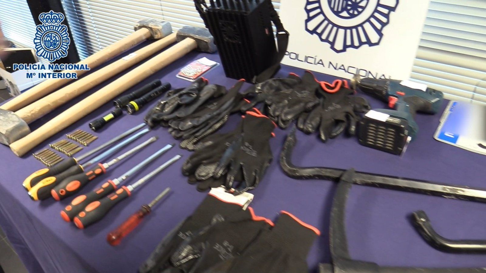 Detenidos en Usera ocho miembros de una banda dedicada a robos