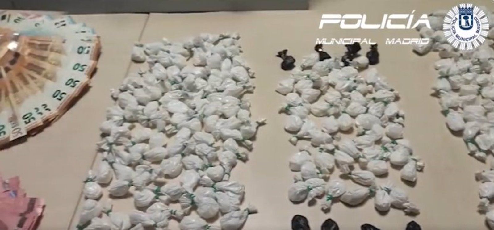 Detenidos en Madrid tres habituales del menudeo mientras vendían en la calle y a los que se incautó 2.480 euros