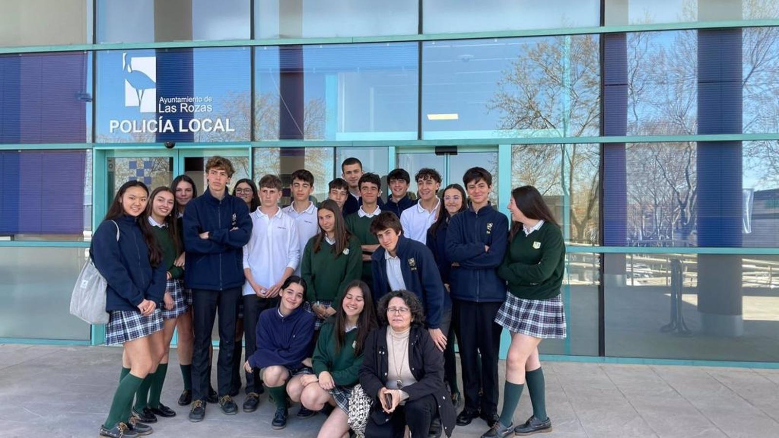 Más de 300 alumnos de nueve centros educativos de Las Rozas han acudido al programa 4º ESO + Empresa
