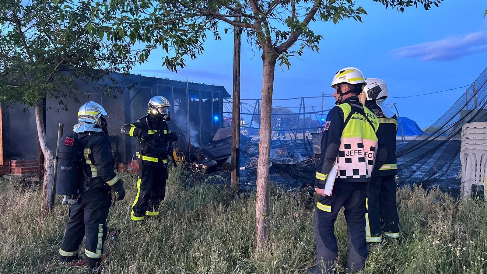 Extinguido un incendio en un food truck de una instalación deportiva en Tres Cantos