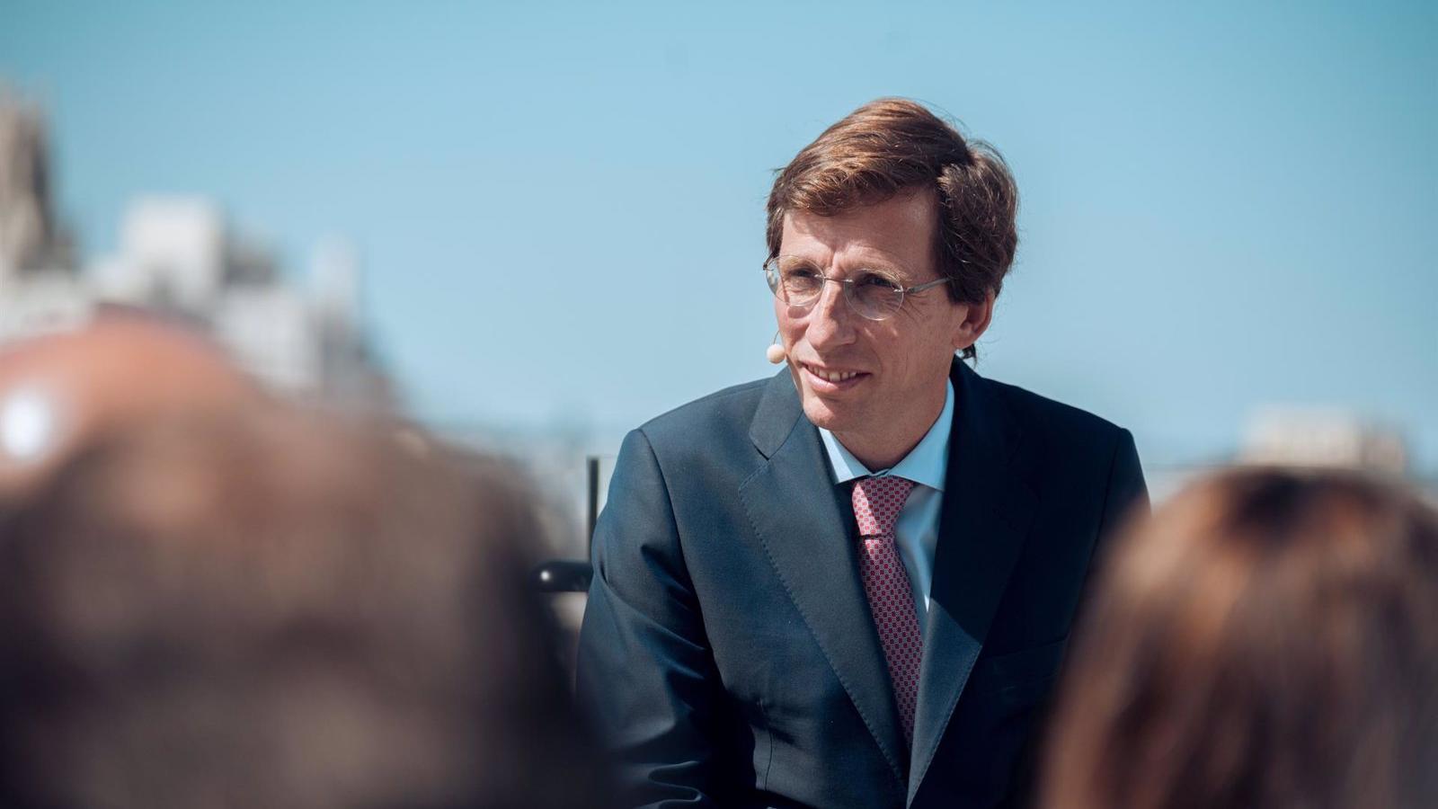 Martínez-Almeida acusa a Maestre de "alarmar injustificadamente" por temperaturas que no pasarán de los 30º en la capital