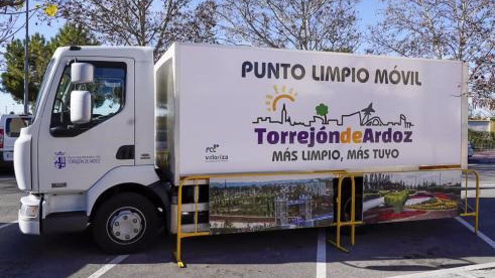 Un nuevo Punto Limpio de Barrio funcionará los miércoles en el mercadillo municipal de Torrejón