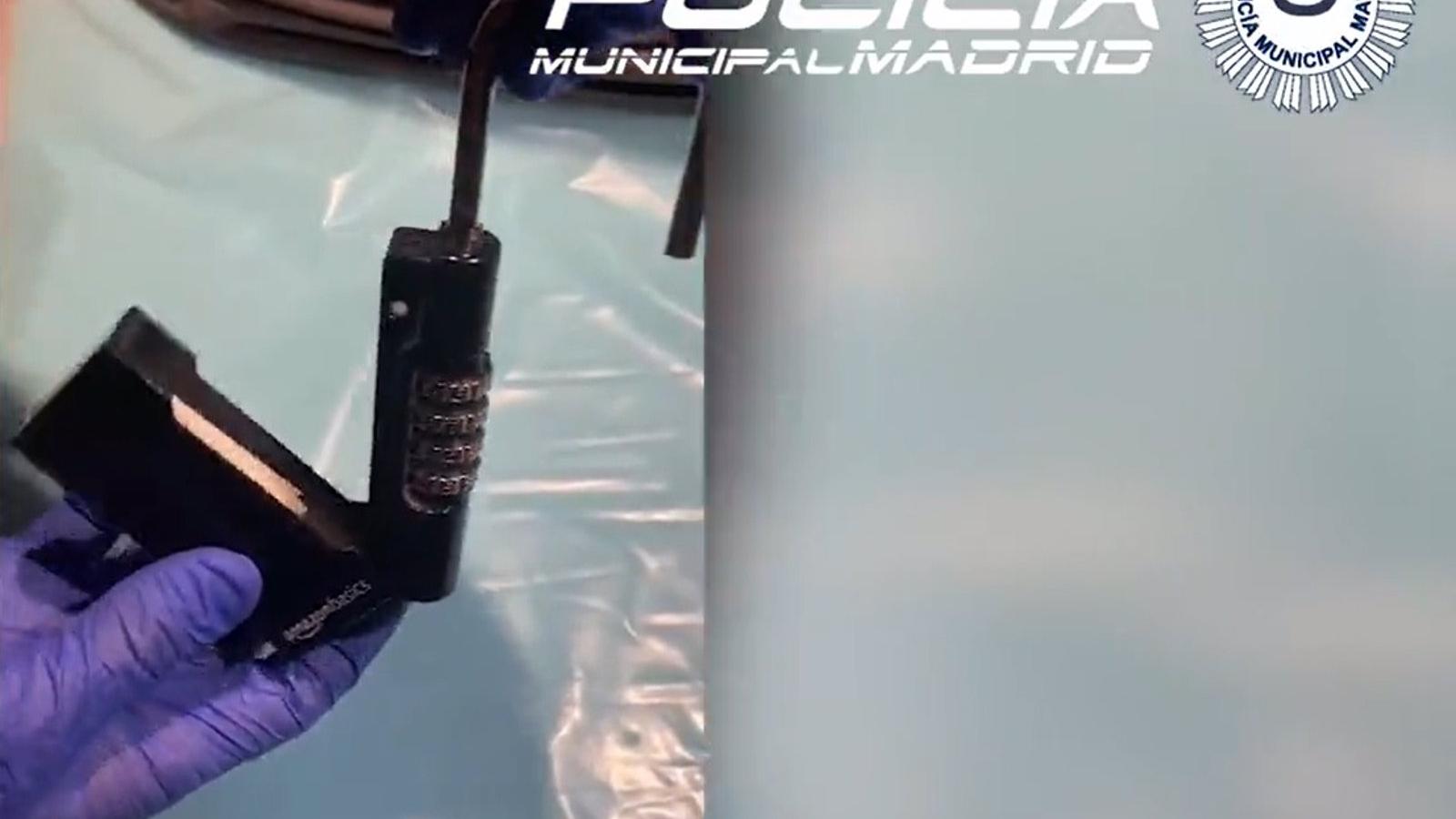 Tres detenidos por vender droga en un local de Ciudad Lineal, uno de ellos mientras cuidaba a su hija