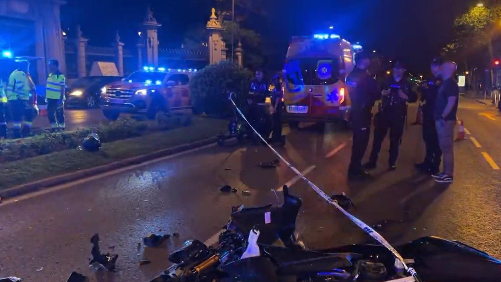 Cuatro heridos tras un accidente entre dos motocicletas y un patinete en la avenida Alfonso XII