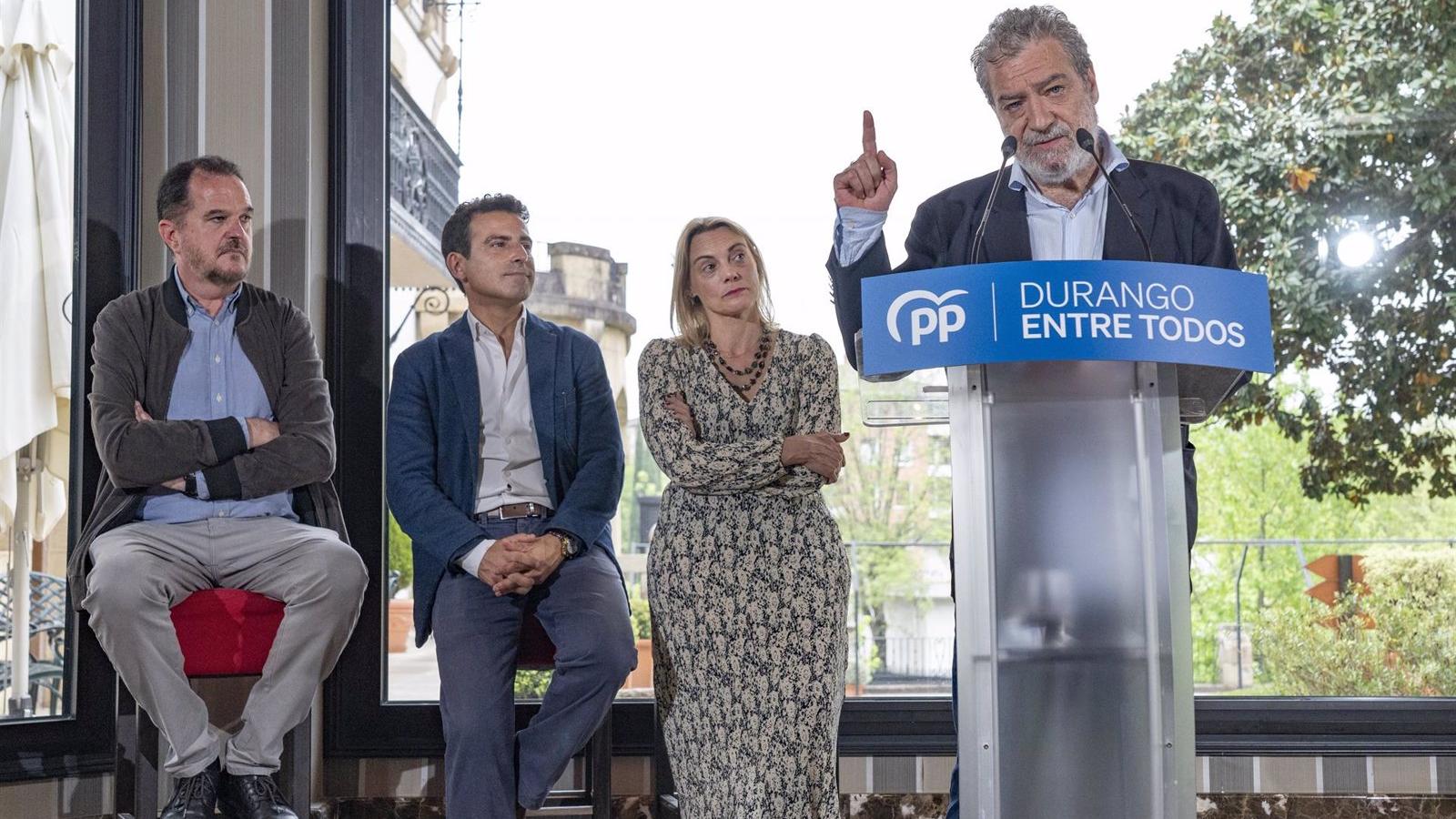 Rodríguez dice que Euskadi vive un "ambiente irrespirable, sin libertad", que lo sitúa "fuera de Occidente"