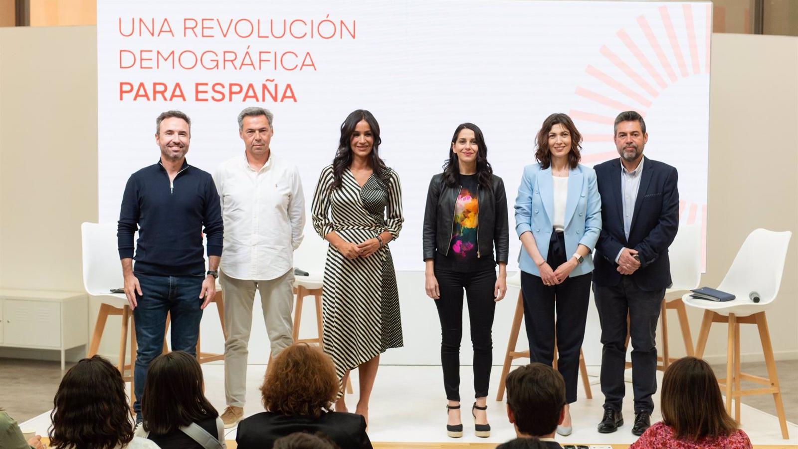 Villacís propone una ayuda de 1.000  euros por nacimiento y otros 1.200 mensuales por hijo hasta que cumpla 12 años