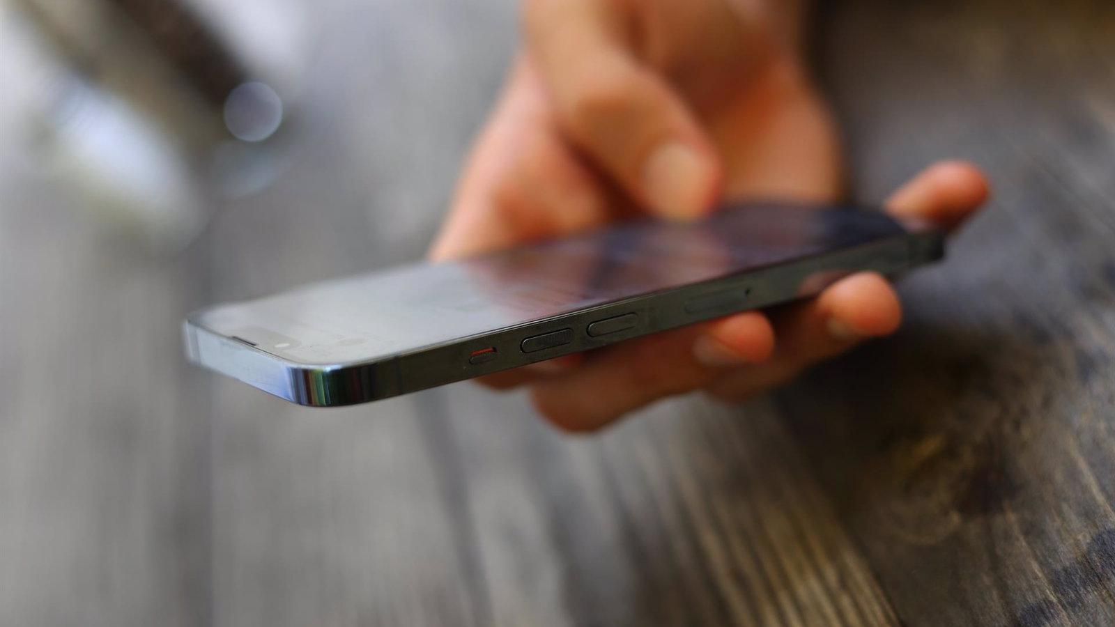 Solo Madrid y Galicia impiden el uso de teléfonos móviles en las escuelas