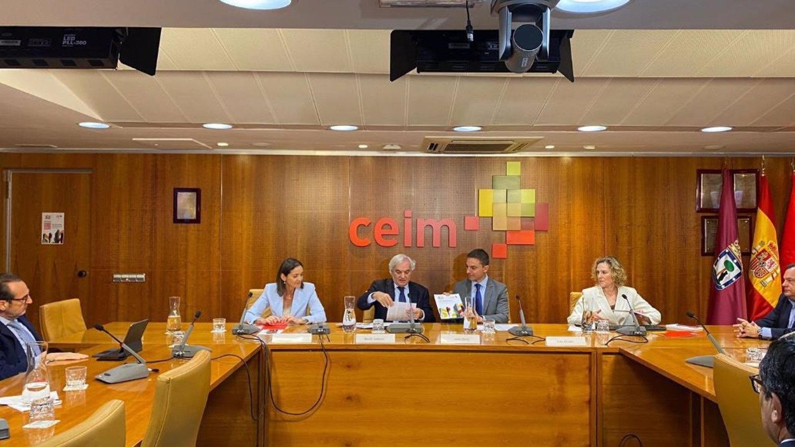 Los empresarios celebran el acuerdo con los sindicatos porque ofrece "estabilidad, conciliación y confianza"