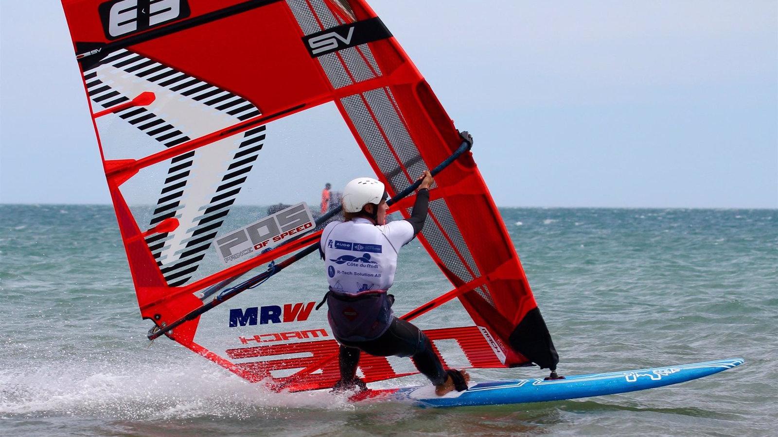 La española Blanca Alabau bate su propio récord mundial de velocidad con foil en mar abierto