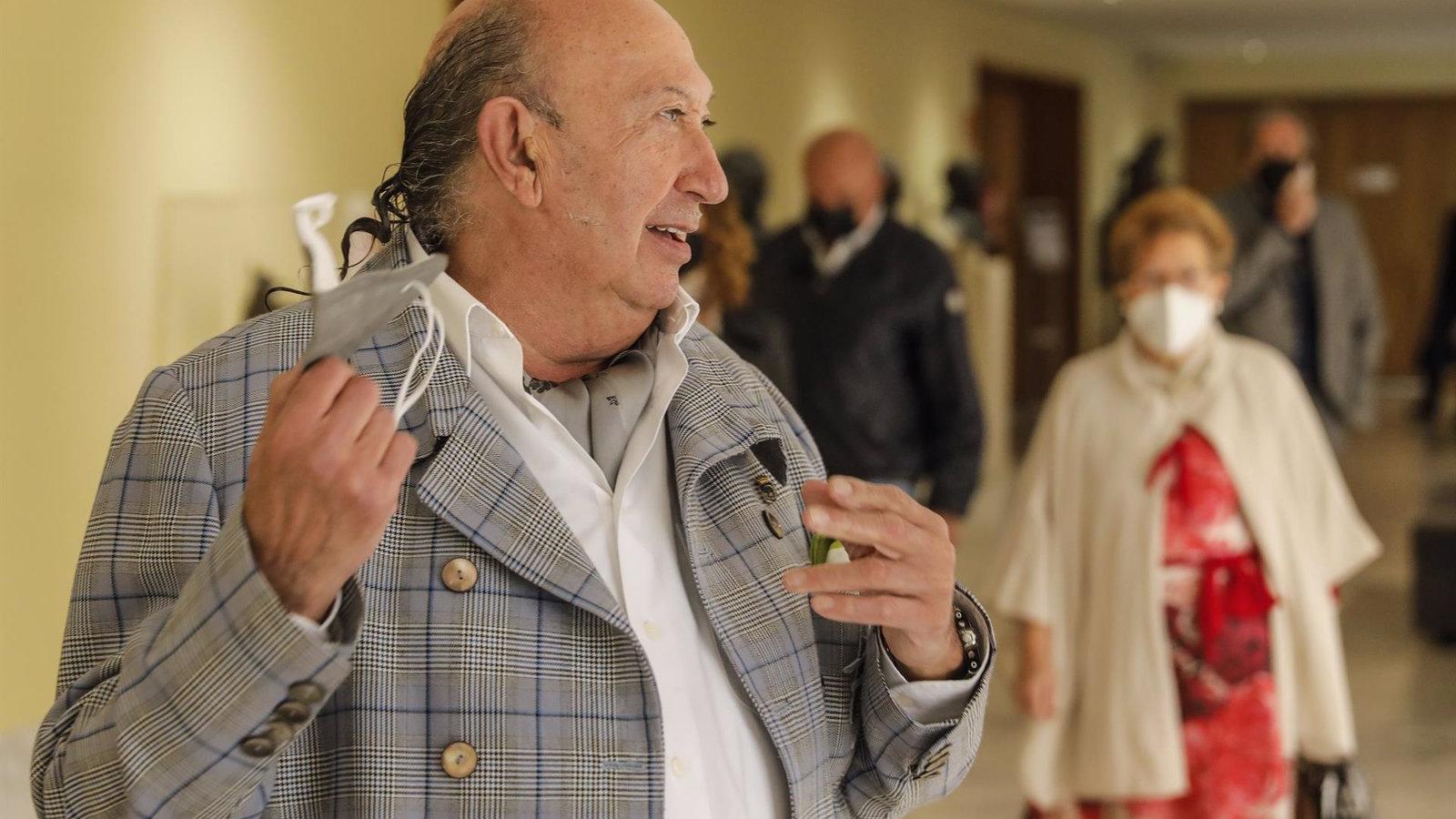 Detenido el modisto Francis Montesinos por una presunta agresión sexual a un menor de edad