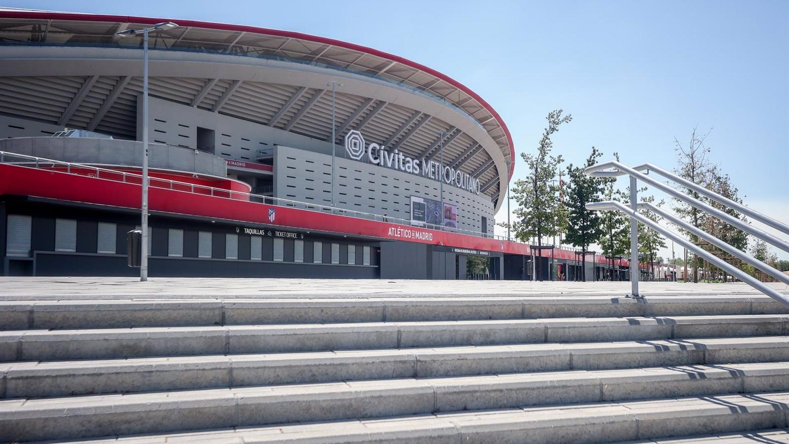 Varios detenidos por robar móviles a los asistentes a una fiesta de música electrónica en el estadio Metropolitano