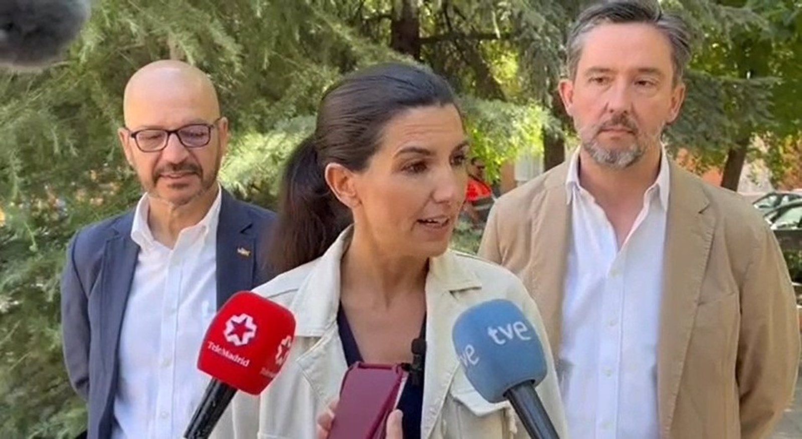 Monasterio advierte de que Podemos "empezó con la 'okupación'" y ahora "va a por la expropiación" de viviendas