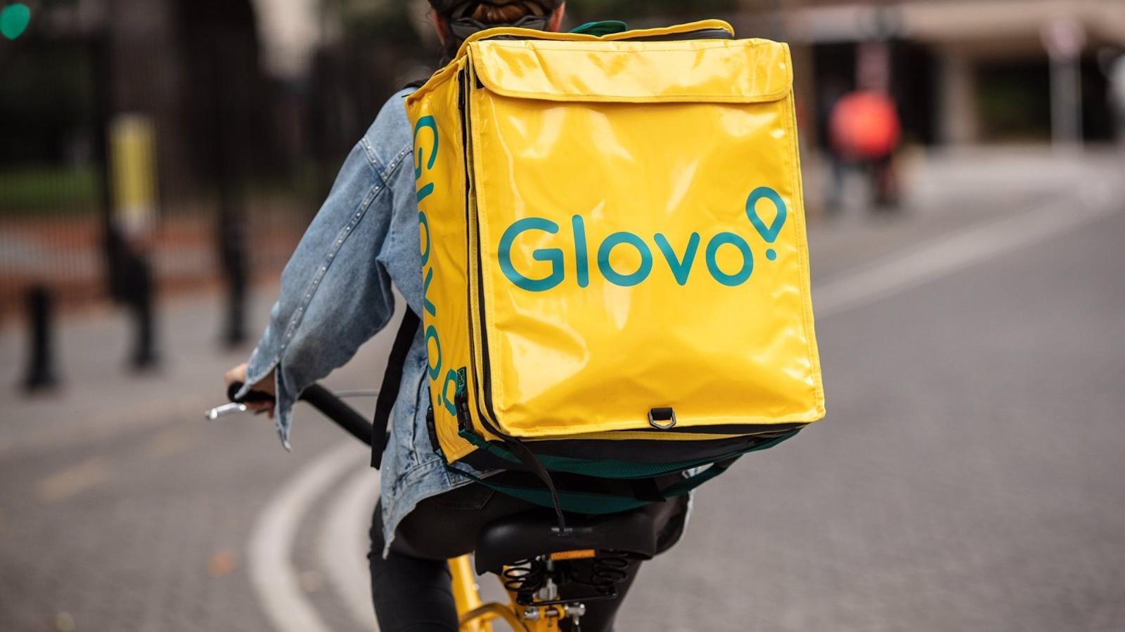  Un rider de Glovo denuncia ser víctima de una paliza a manos de un encargado de un supermercado