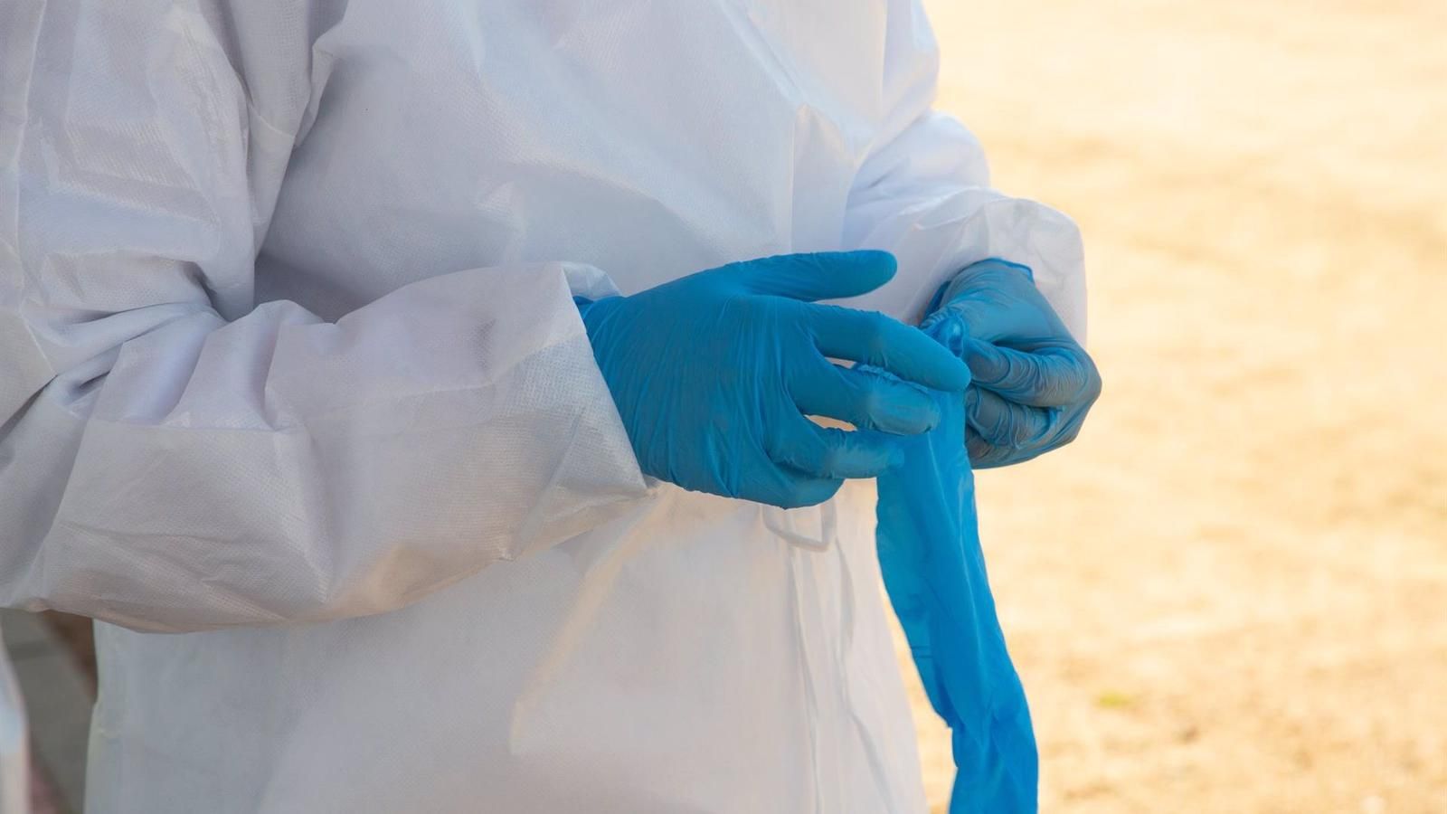 Los profesionales sanitarios del SERMAS recibirán más de 300 millones de guantes de nitrilo