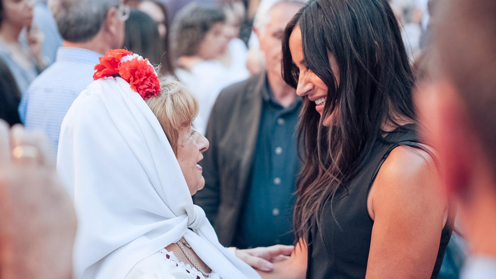 Villacís promete colaborar con asociaciones castizas para impulsar una pasarela de moda de trajes de chulapa