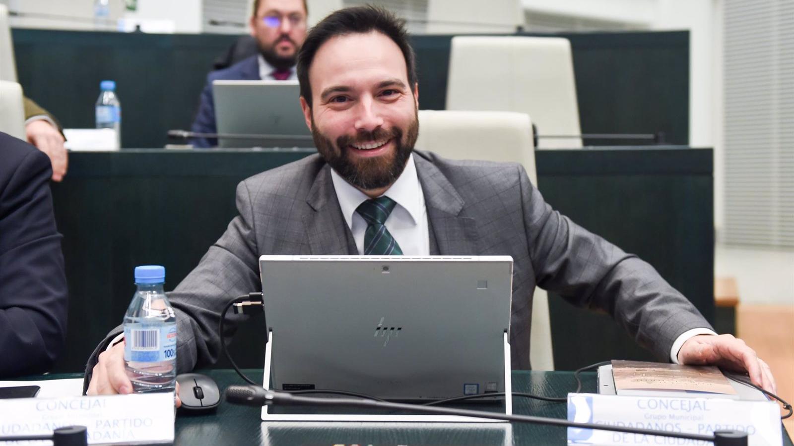 Ángel Niño asegura que no dudó "ni un segundo" en dar el salto al PP, "casa común" del centro liberal