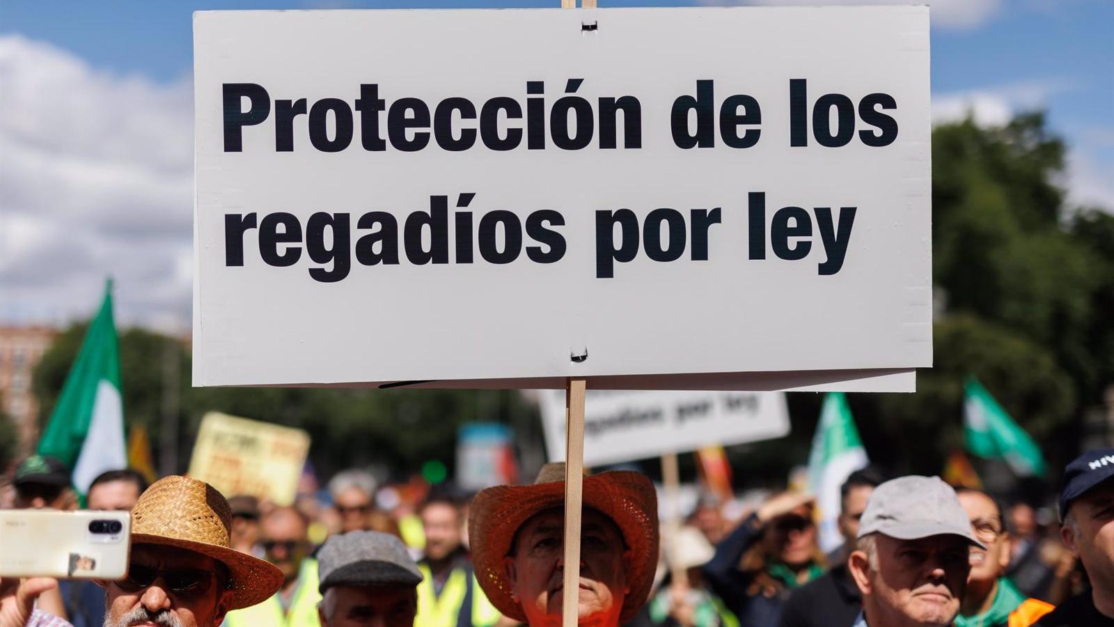 SOS Rural se manifiesta en Madrid contra las "nefastas" políticas que llevan al campo a la "ruina"