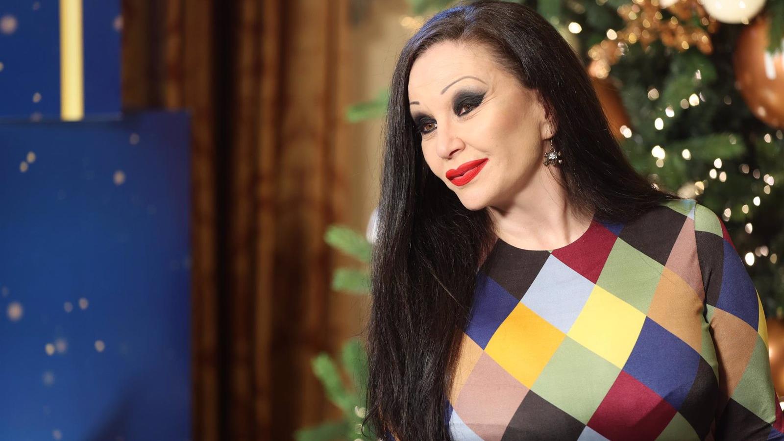 Alaska recibe Medalla de Oro de Madrid por su romántica historia con la ciudad