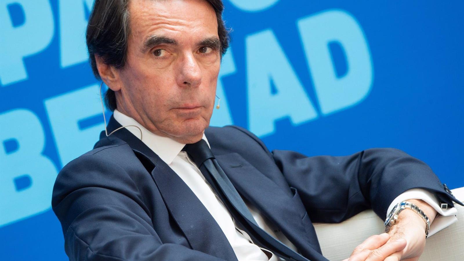 Aznar revela que "un concejal de Batasuna guardaba en almacenes del ayuntamiento" el misil que se lanzó contra su avión