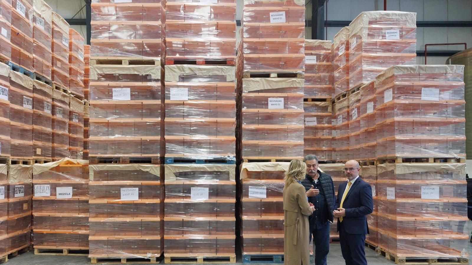 Cerca de 372.500 madrileños en el exterior puede votar desde este sábado en las autonómicas