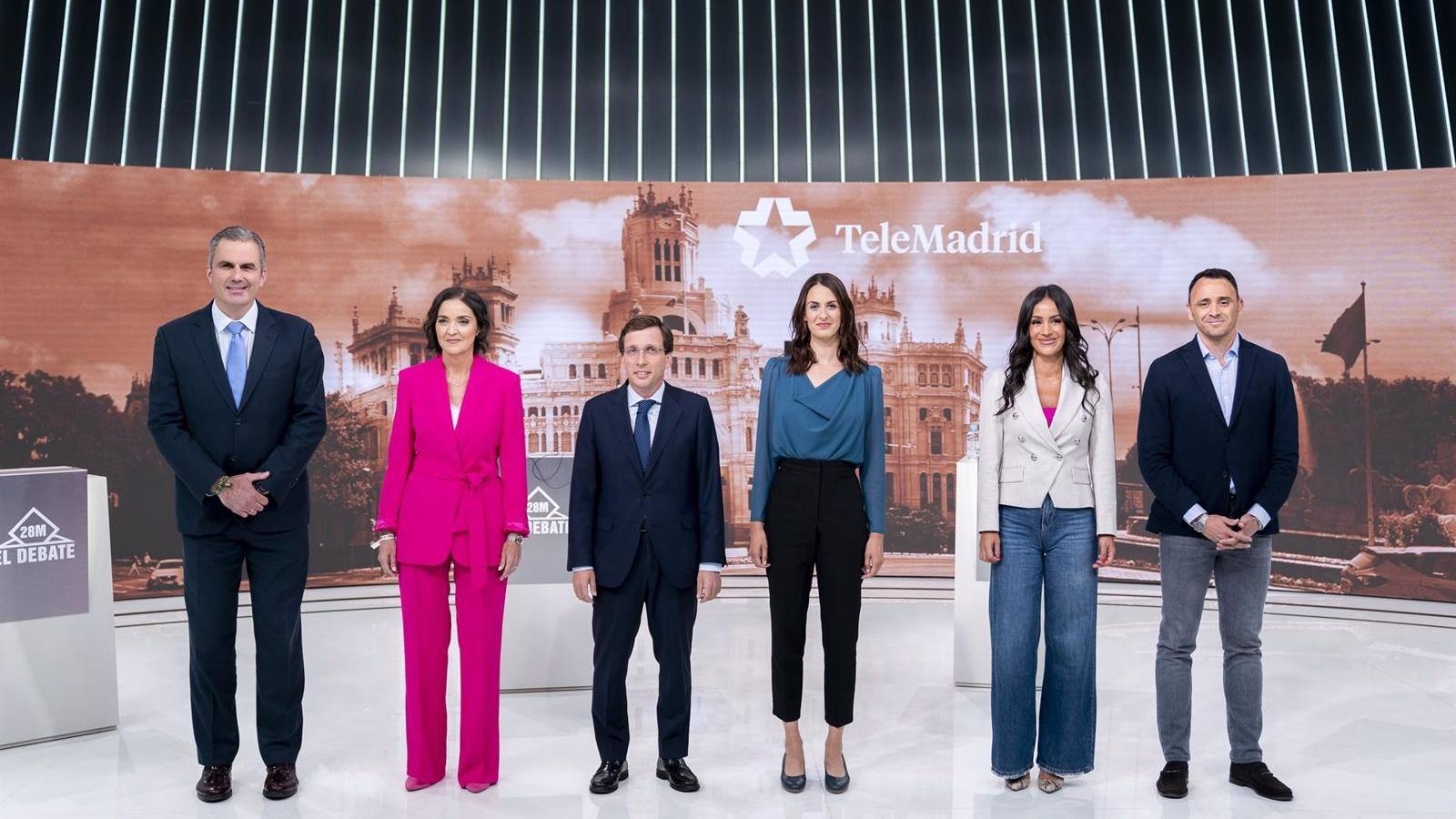 Martínez-Almeida resiste un intenso debate centrado en la gestión de su Gobierno 