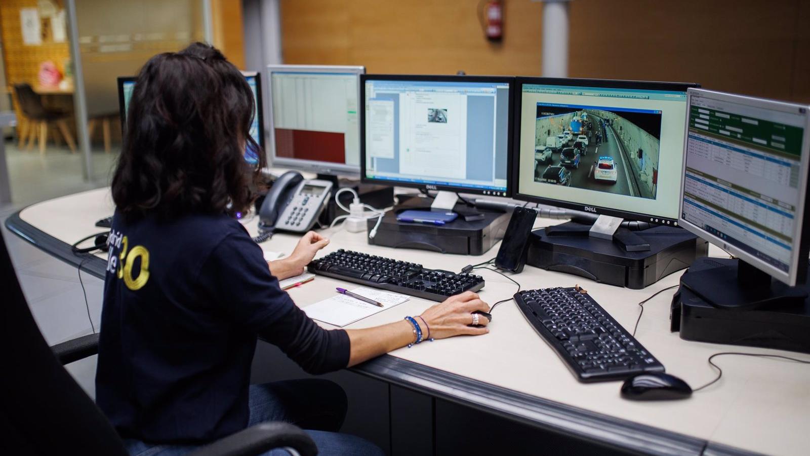 Un herido leve en un accidente entre varios vehículo en un túnel de la M-30 Un herido leve en un accidente entre varios vehículo en un túnel de la M-30