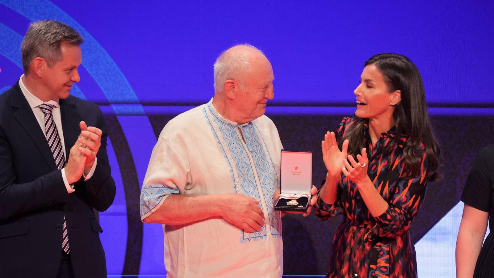 La Reina Letizia entrega las Medallas de Oro de Cruz Roja: "Cada tiempo tiene sus desafíos. No hay atajos"
