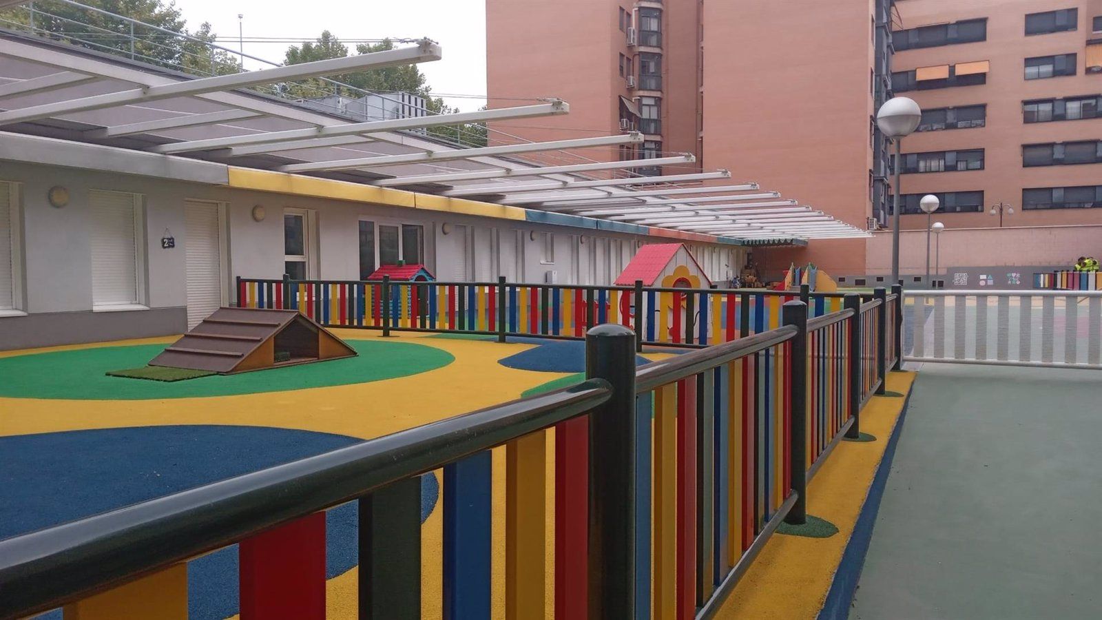 Martínez-Almeida se compromete a trabajar para aumentar el número de plazas en las escuelas infantiles