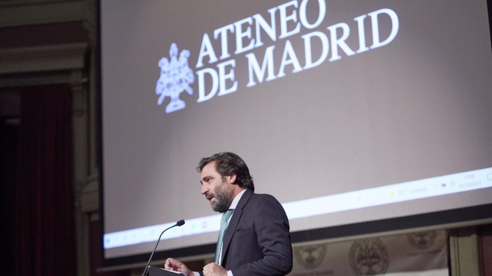 Luis Arroyo, reelegido presidente del Ateneo de Madrid