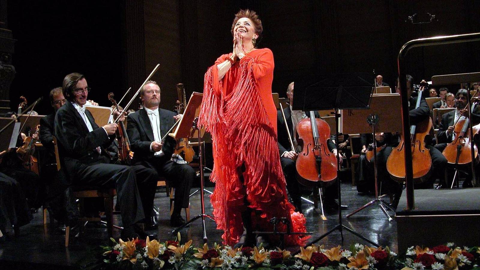El Teatro Real homenajea a Teresa Berganza y expone hasta octubre nueve de sus trajes de concierto